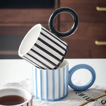 Caneca de Cerâmica Listrada com Alça Grande