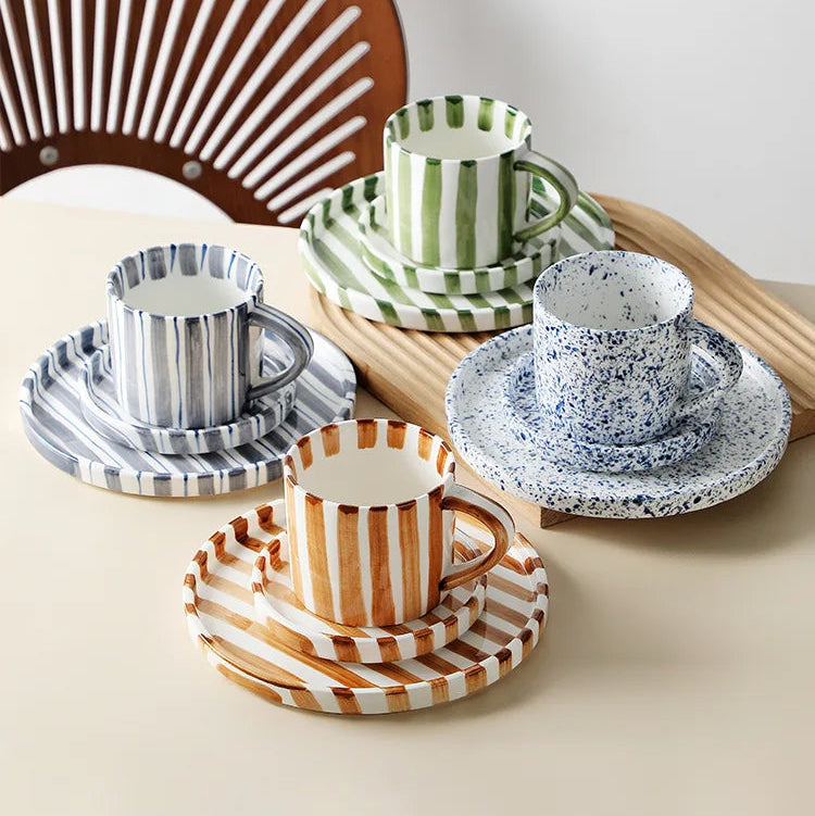 Xícara de Porcelana Listrada para Café da Manhã