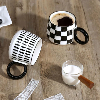 Caneca de Cerâmica Xadrez Preto e Branco