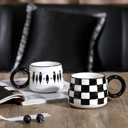 Caneca de Cerâmica Xadrez Preto e Branco