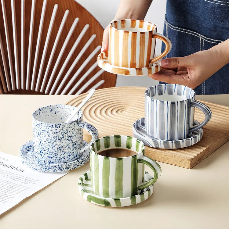 Xícara de Porcelana Listrada para Café da Manhã