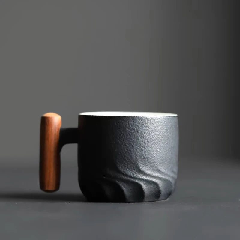 Caneca de Cerâmica com Cabo de Madeira para Café e Chá