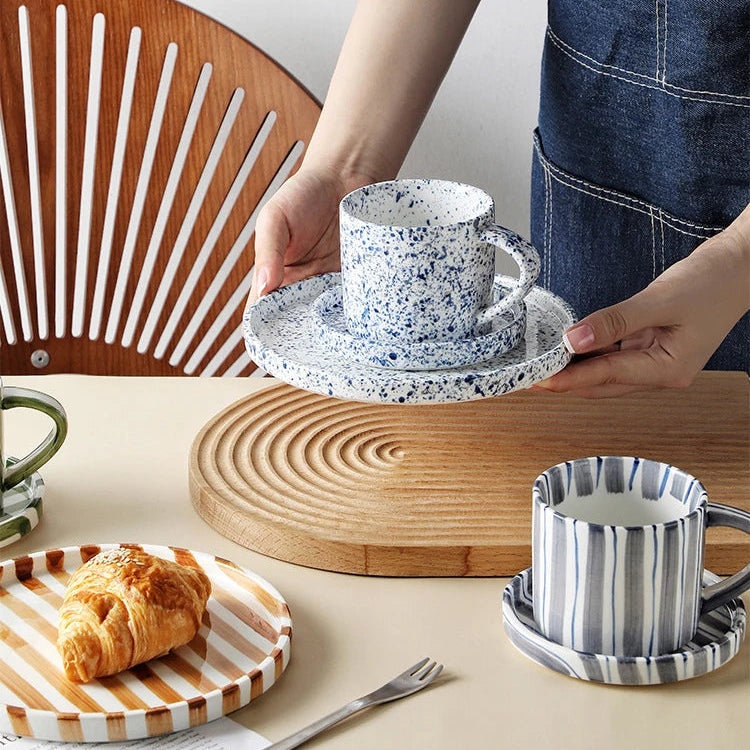Xícara de Porcelana Listrada para Café da Manhã