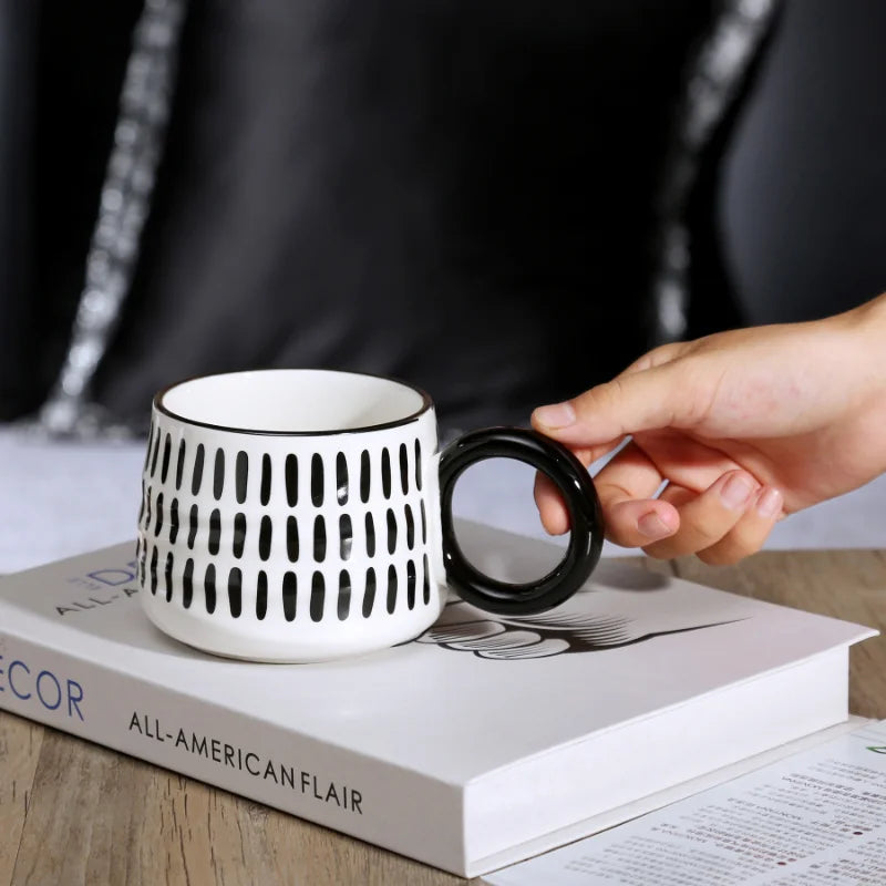 Caneca de Cerâmica Xadrez Preto e Branco