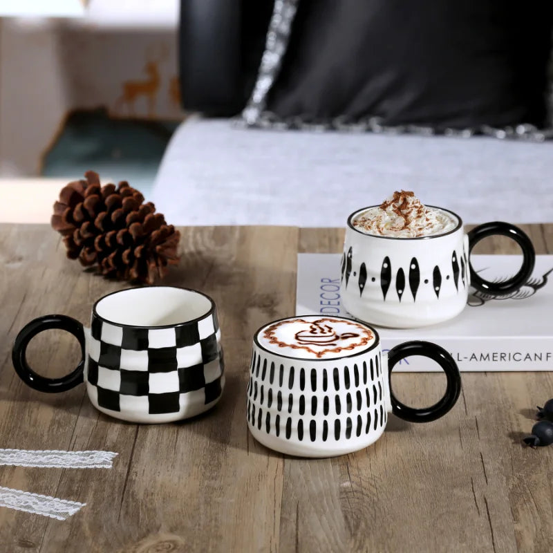 Caneca de Cerâmica Xadrez Preto e Branco