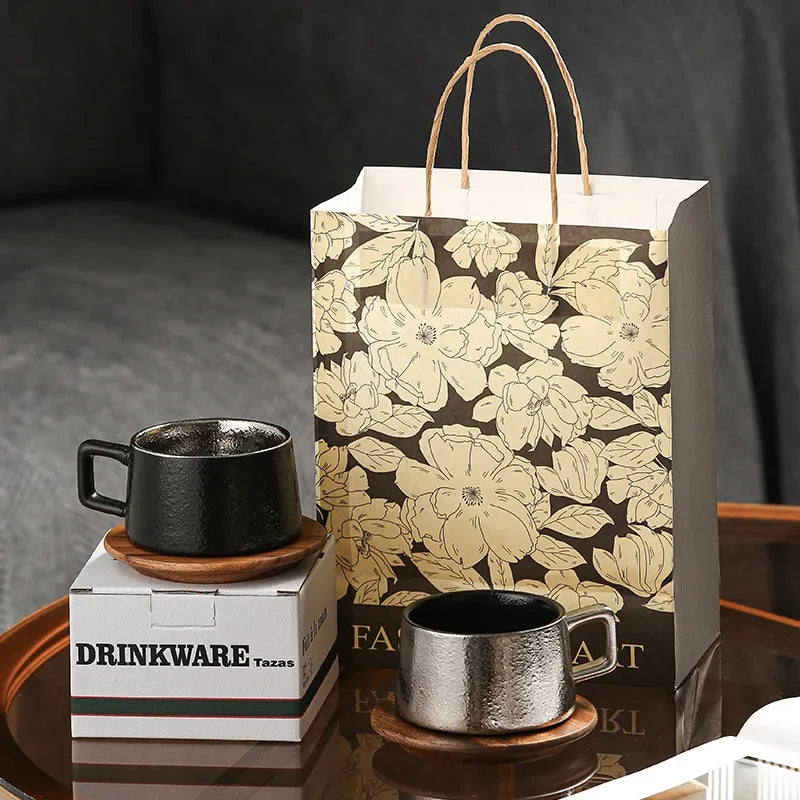 Xícara de Café com Pires Dourado Kit Presente