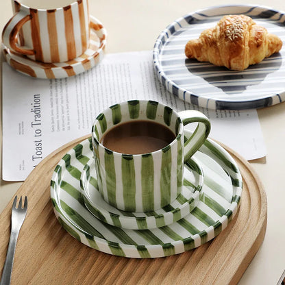 Xícara de Porcelana Listrada para Café da Manhã