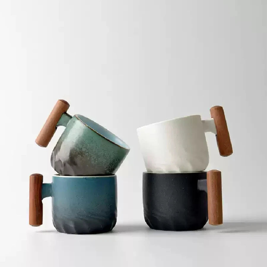 Caneca de Cerâmica com Cabo de Madeira para Café e Chá