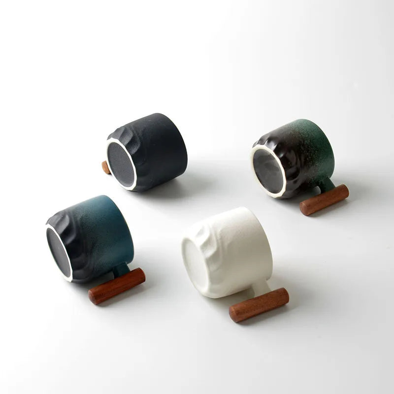 Caneca de Cerâmica com Cabo de Madeira para Café e Chá