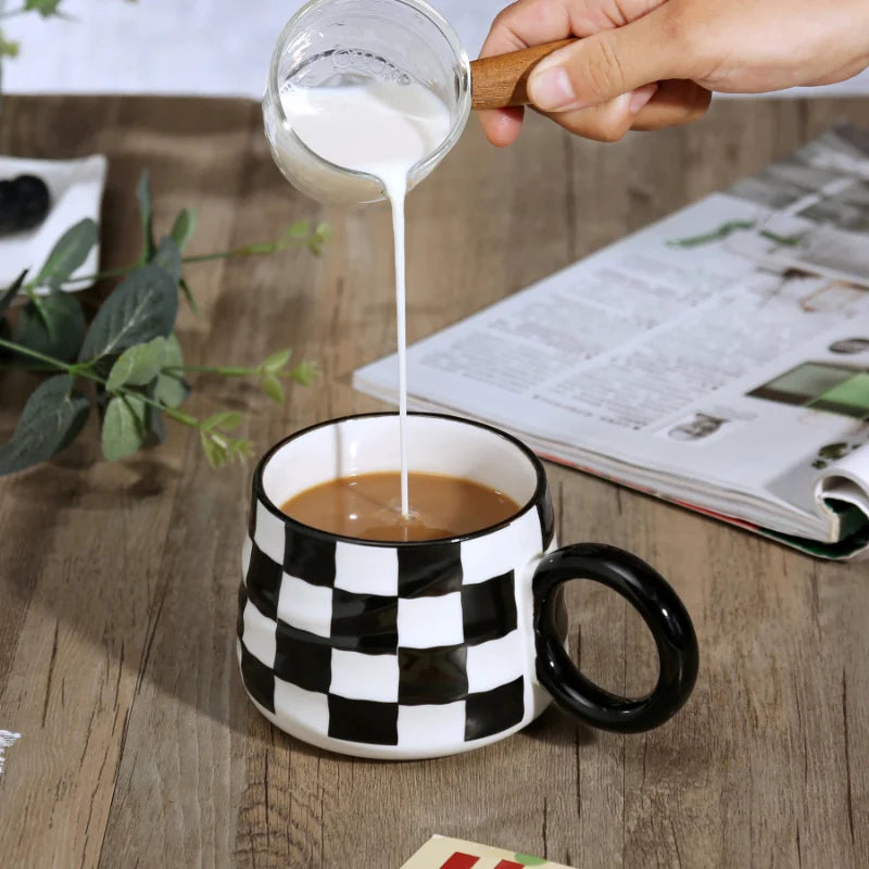 Caneca de Cerâmica Xadrez Preto e Branco