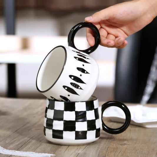Caneca de Cerâmica Xadrez Preto e Branco