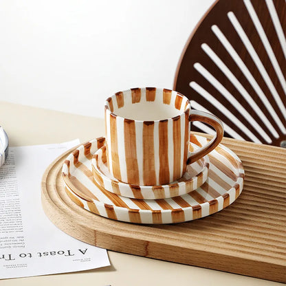 Xícara de Porcelana Listrada para Café da Manhã