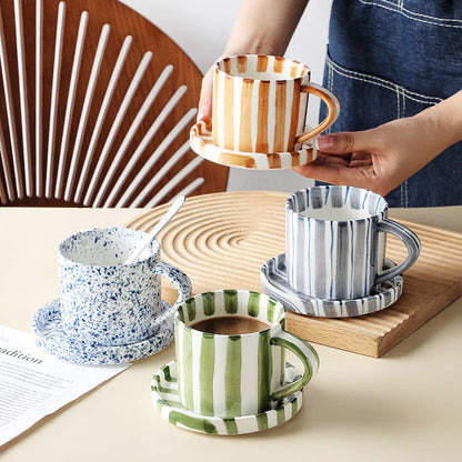 Xícara de Porcelana Listrada para Café da Manhã
