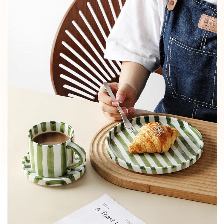 Xícara de Porcelana Listrada para Café da Manhã