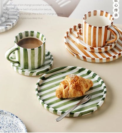 Xícara de Porcelana Listrada para Café da Manhã