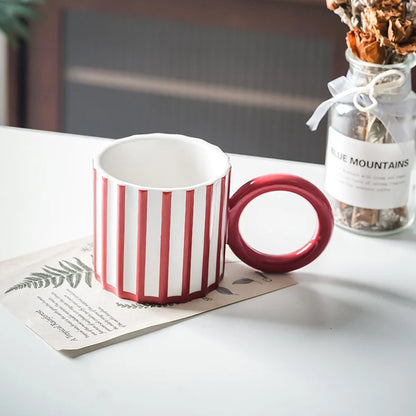 Caneca de Cerâmica Listrada com Alça Grande