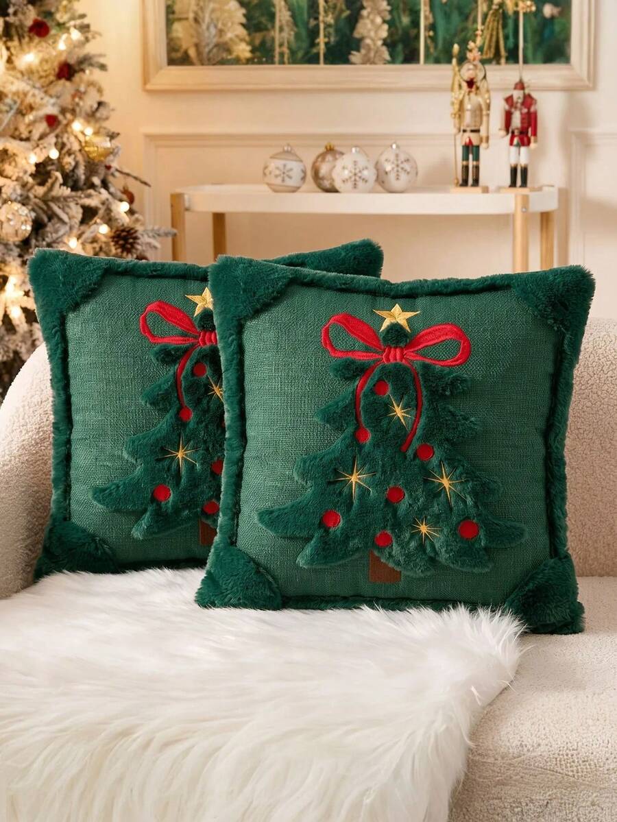 Capa de almofada de Natal verde com árvore em pelúcia, laço vermelho e enfeites decorativos
